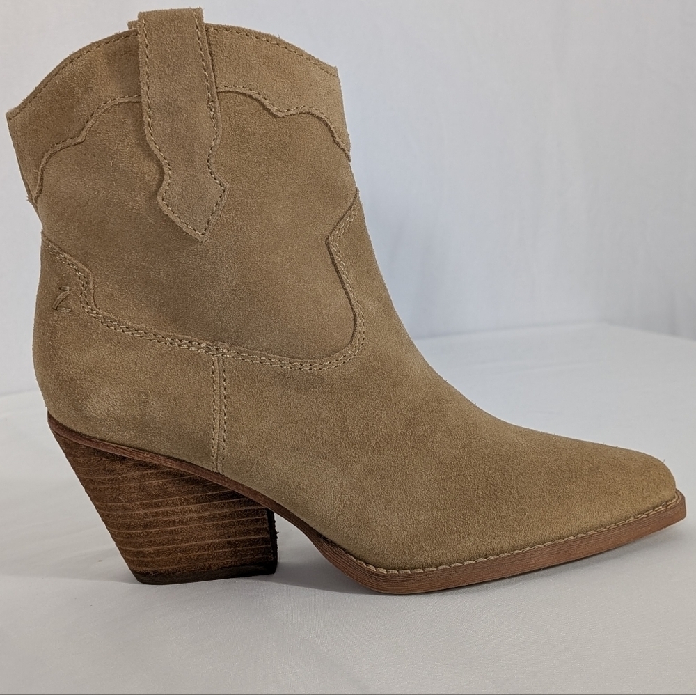 NWT Zodiac Roslyn Tan Suede Leather Western Ankle Booties Size 9M